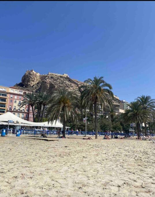 Charming & Spacious Apartment In Historic Centre & Short Walk To Beach Alicante Buitenkant foto