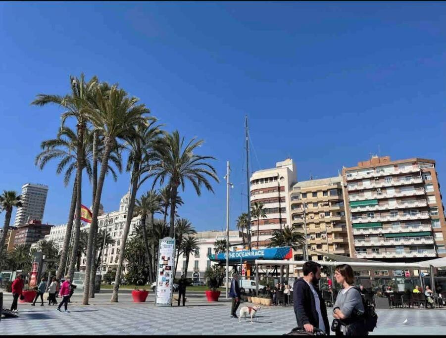 Charming & Spacious Apartment In Historic Centre & Short Walk To Beach Alicante Buitenkant foto