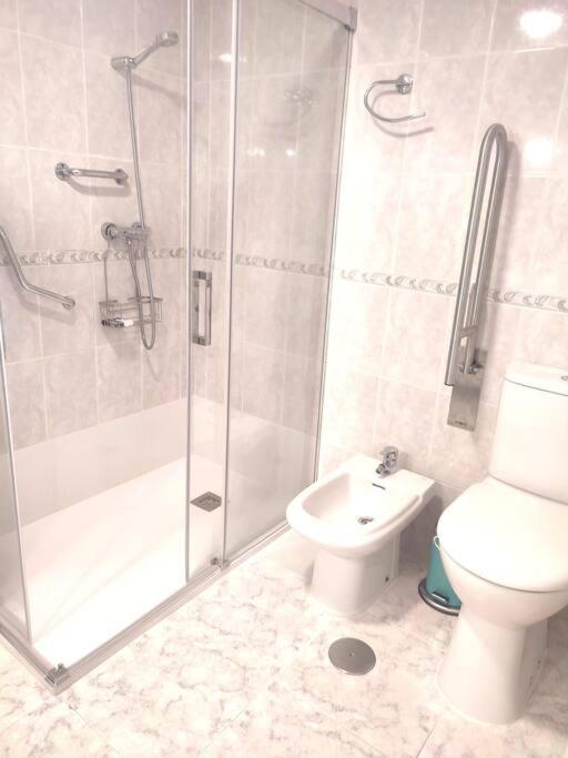 Charming & Spacious Apartment In Historic Centre & Short Walk To Beach Alicante Buitenkant foto