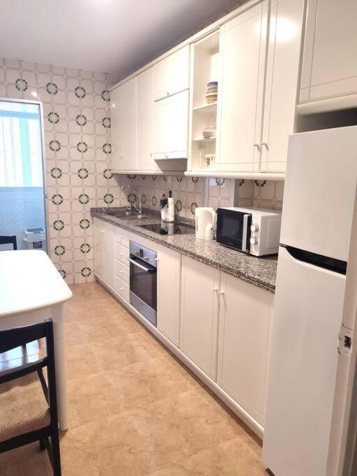 Charming & Spacious Apartment In Historic Centre & Short Walk To Beach Alicante Buitenkant foto