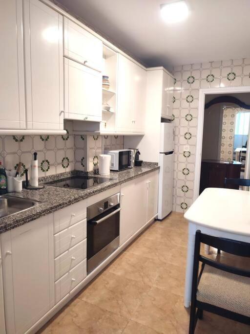 Charming & Spacious Apartment In Historic Centre & Short Walk To Beach Alicante Buitenkant foto