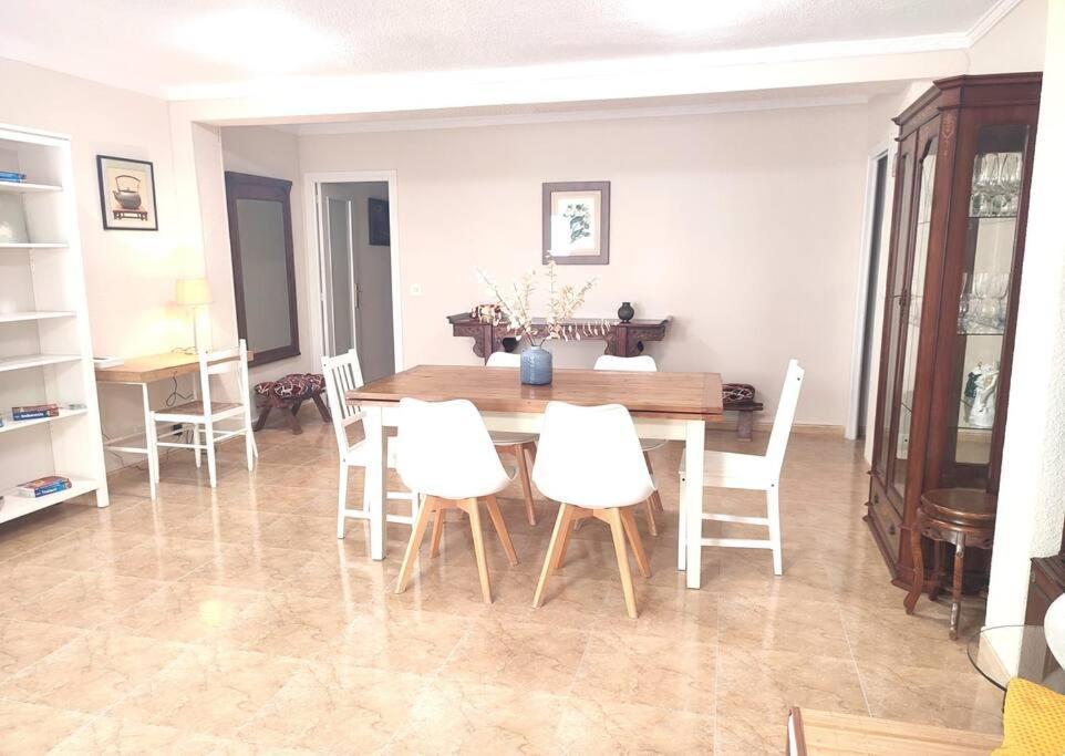 Charming & Spacious Apartment In Historic Centre & Short Walk To Beach Alicante Buitenkant foto