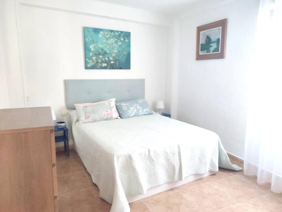 Charming & Spacious Apartment In Historic Centre & Short Walk To Beach Alicante Buitenkant foto
