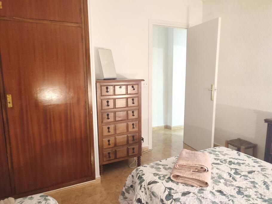 Charming & Spacious Apartment In Historic Centre & Short Walk To Beach Alicante Buitenkant foto